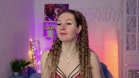 Alisia  Monday to Friday from 10 am to 4 pm GMT 2 online show from 02/28/25, 09:04