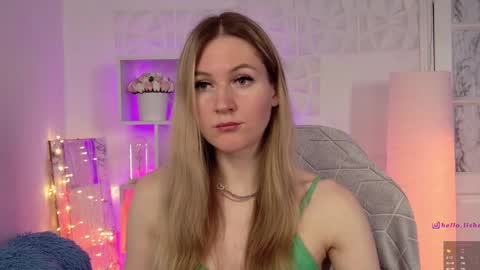 Alisia  Monday to Friday from 10 am to 4 pm GMT 2 online show from 03/05/25, 09:05