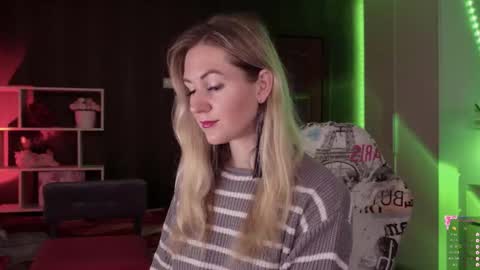 Snapshot of hello_lisha chatting on 10/10/25, 08:13 Alisia Monday to Friday from 10 am to 4 pm GMT 2 online show from 10/10/25, 08:13