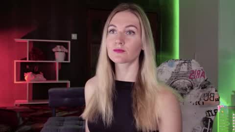 Snapshot of hello_lisha chatting on 10/21/25, 09:10 Alisia Monday to Friday from 10 am to 4 pm GMT 2 online show from 10/21/25, 09:10