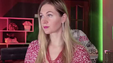 Snapshot of hello_lisha chatting on 10/22/25, 08:03 Alisia Monday to Friday from 10 am to 4 pm GMT 2 online show from 10/22/25, 08:03