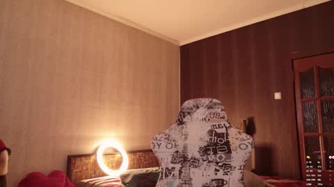 Snapshot of hello_lisha chatting on 03/06/26, 08:33 Alisia Monday to Friday from 10 am to 4 pm GMT 2 online show from 03/06/26, 08:33