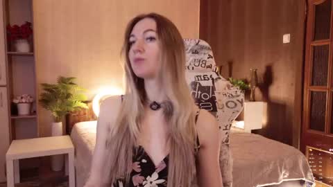 Snapshot of hello_lisha chatting on 04/30/26, 08:20 Alisia Monday to Friday from 10 am to 4 pm GMT 2 online show from 04/30/26, 08:20