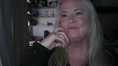 Hunnys Hive online show from 02/24/25, 08:25