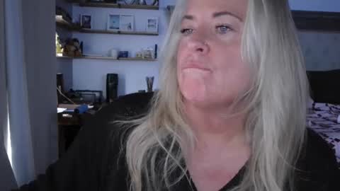 Hunnys Hive online show from 02/27/25, 09:14