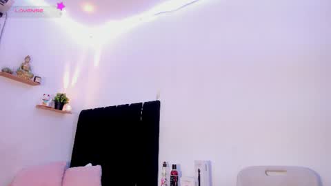 Snapshot of hellokitty38 chatting on 07/19/26, 12:42 hellokitty38 online show from 07/19/26, 12:42