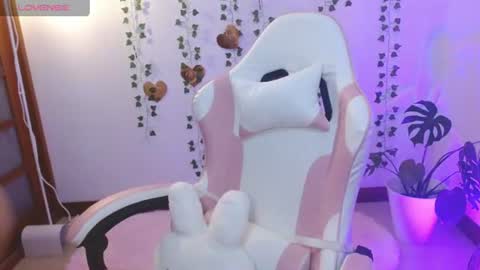 hellokitty_valery1 online show from 06/13/26, 03:37