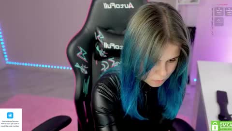 Snapshot of hellokittyalice chatting on 09/30/25, 02:11 Alice online show from 09/30/25, 02:11