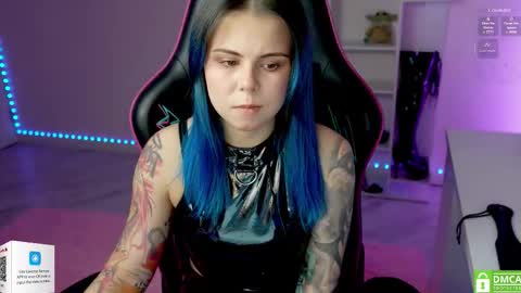 Snapshot of hellokittyalice chatting on 11/14/25, 01:43 Alice online show from 11/14/25, 01:43