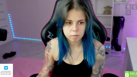 Snapshot of hellokittyalice chatting on 11/18/25, 10:52 Alice online show from 11/18/25, 10:52