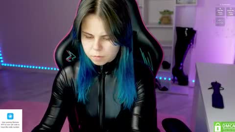 Snapshot of hellokittyalice chatting on 11/21/25, 04:27 Alice online show from 11/21/25, 04:27