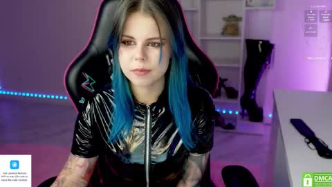 Snapshot of hellokittyalice chatting on 11/22/25, 02:05 Alice online show from 11/22/25, 02:05