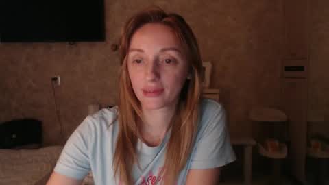 Snapshot of hellokittykaty chatting on 01/15/26, 06:18 Victory online show from 01/15/26, 06:18