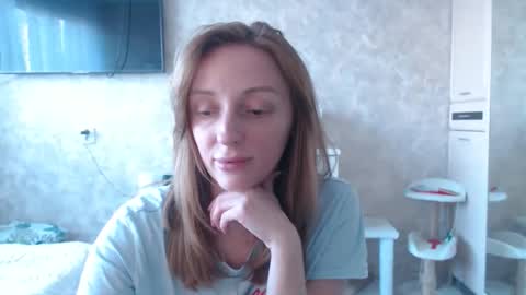 Snapshot of hellokittykaty chatting on 04/08/26, 06:13 Victory online show from 04/08/26, 06:13