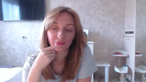 Snapshot of hellokittykaty chatting on 04/23/26, 06:14 Victory online show from 04/23/26, 06:14