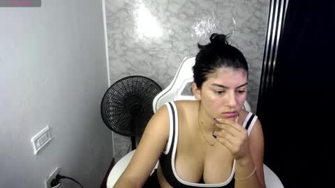 Snapshot of helloo_kityy25 chatting on 01/07/26, 04:04 helloo_kityy25 online show from 01/07/26, 04:04