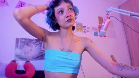 Raven and Momo online show from 11/30/25, 05:33