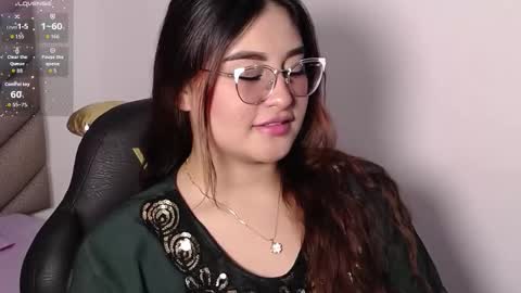 Snapshot of heluejamil chatting on 10/18/25, 07:25 Zahira online show from 10/18/25, 07:25