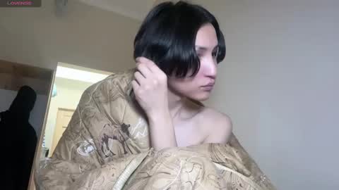 Snapshot of hencamx chatting on 02/18/25, 05:31 Eva online show from 02/18/25, 05:31