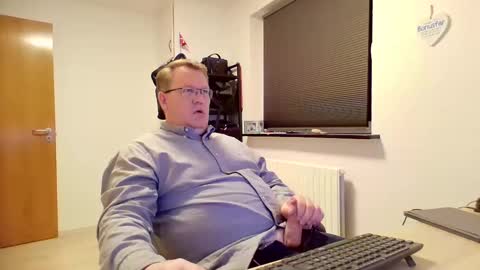 henrikrp1971 online show from 02/04/25, 10:13