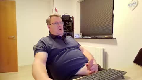 henrikrp1971 online show from 02/08/25, 05:29