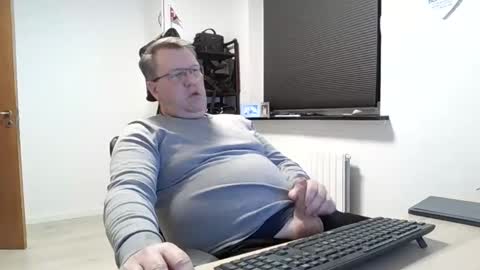 henrikrp1971 online show from 02/12/25, 09:33