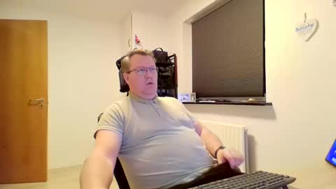 henrikrp1971 online show from 02/16/25, 05:37
