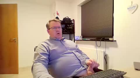 henrikrp1971 online show from 02/25/25, 07:03