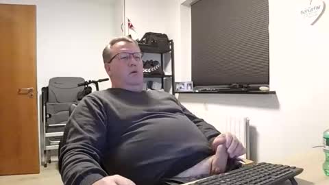 henrikrp1971 online show from 11/25/25, 08:09