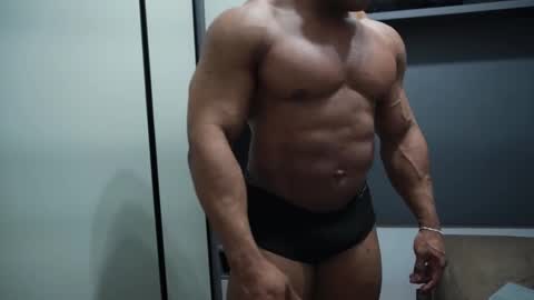 Snapshot of henrimusclee chatting on 11/04/25, 01:16 Henri online show from 11/04/25, 01:16