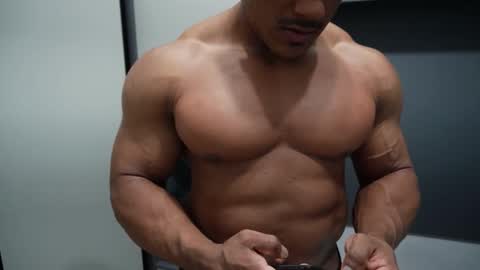 Snapshot of henrimusclee chatting on 12/18/25, 11:11 Henri online show from 12/18/25, 11:11