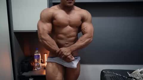 Snapshot of henrimusclee chatting on 01/17/26, 08:45 Henri online show from 01/17/26, 08:45