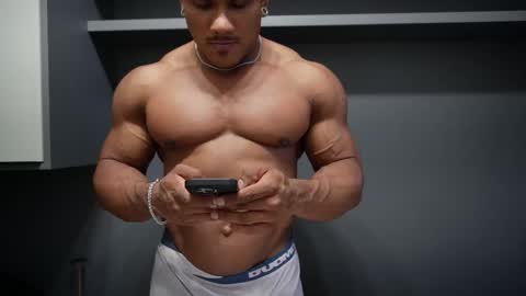 Snapshot of henrimusclee chatting on 02/10/26, 09:30 Henri online show from 02/10/26, 09:30