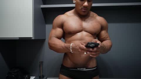 Snapshot of henrimusclee chatting on 02/27/26, 11:38 Henri online show from 02/27/26, 11:38