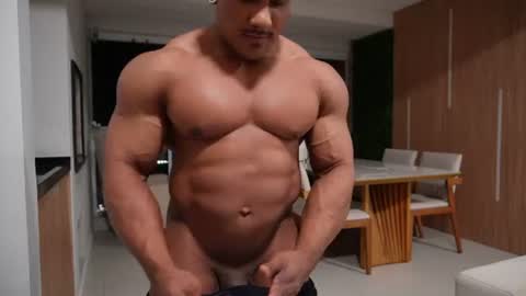 Snapshot of henrimusclee chatting on 08/06/26, 10:44 Henri online show from 08/06/26, 10:44