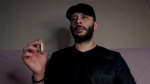 Snapshot of henryaxe chatting on 09/18/25, 02:02 HenryAxe online show from 09/18/25, 02:02