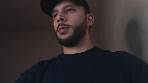 Snapshot of henryaxe chatting on 10/13/25, 12:21 HenryAxe online show from 10/13/25, 12:21