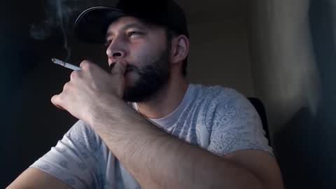 Snapshot of henryaxe chatting on 10/20/25, 02:56 HenryAxe online show from 10/20/25, 02:56