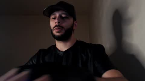 Snapshot of henryaxe chatting on 10/25/25, 08:00 HenryAxe online show from 10/25/25, 08:00