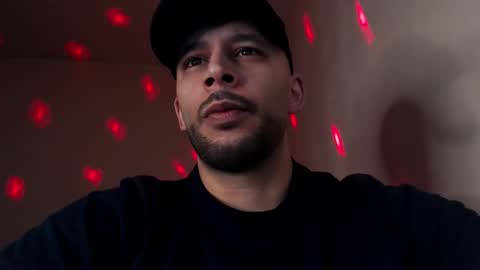 Snapshot of henryaxe chatting on 10/30/25, 09:44 HenryAxe online show from 10/30/25, 09:44