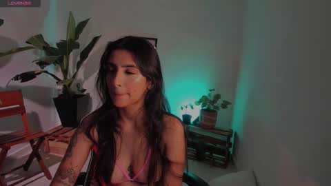 Hello I am Valentina independent Colombian model I love sensuality and pleasure welcome online show from 01/09/26, 06:05