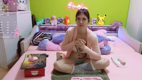 Snapshot of heraluna_ chatting on 10/30/25, 09:37 HeraLuna online show from 10/30/25, 09:37