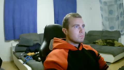 Snapshot of herbstenden chatting on 12/11/24, 06:52 John Pearl online show from 12/11/24, 06:52