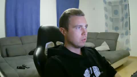 Snapshot of herbstenden chatting on 03/09/25, 08:31 John Pearl online show from 03/09/25, 08:31