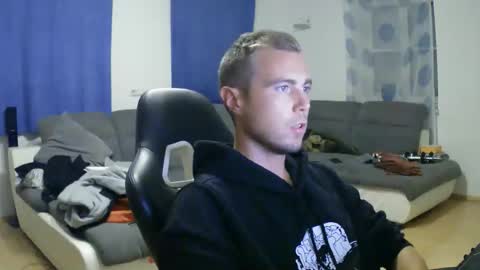 Snapshot of herbstenden chatting on 09/30/25, 07:41 John Pearl online show from 09/30/25, 07:41