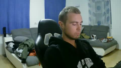 Snapshot of herbstenden chatting on 10/01/25, 07:09 John Pearl online show from 10/01/25, 07:09