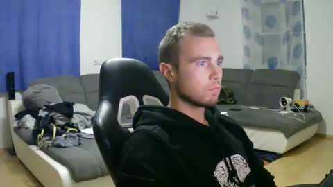 Snapshot of herbstenden chatting on 10/07/25, 07:00 John Pearl online show from 10/07/25, 07:00