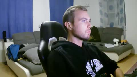 Snapshot of herbstenden chatting on 10/19/25, 05:24 John Pearl online show from 10/19/25, 05:24