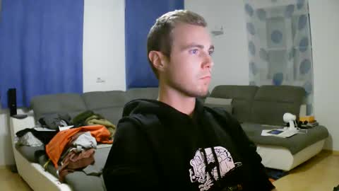 Snapshot of herbstenden chatting on 10/26/25, 08:15 John Pearl online show from 10/26/25, 08:15