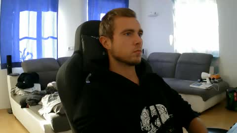 Snapshot of herbstenden chatting on 11/06/25, 10:38 John Pearl online show from 11/06/25, 10:38